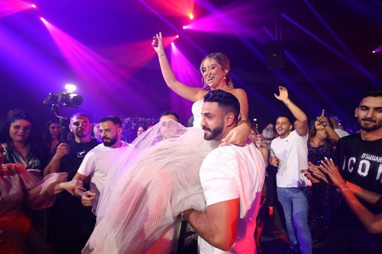 החתונה של עמית בכר עמית בכר ודקל גיני (צילום: שmomentos etay & shay)