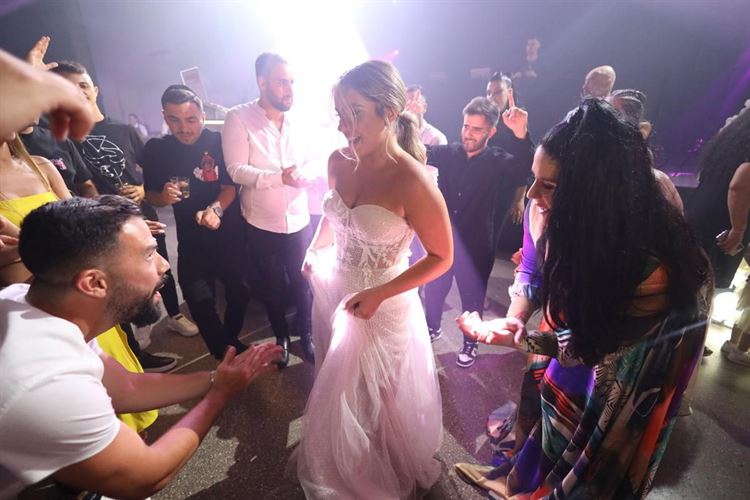 החתונה של עמית בכר עמית בכר ודקל גיני (צילום: momentos etay & shay)