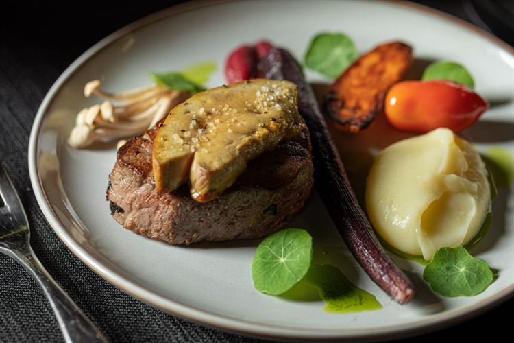 מתחם האירועים LAGO (צילום: מרטין שישפרוטיש)