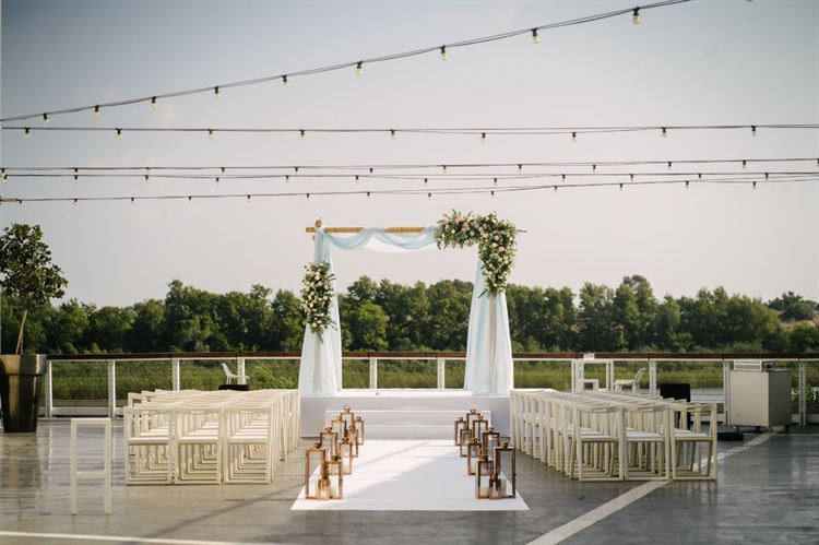 מתחם האירועים LAGO (צילום: מרטין שישפרוטיש)