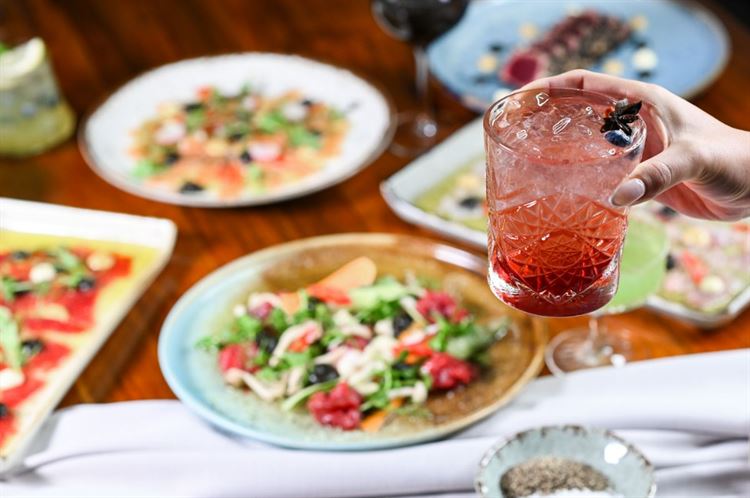 קוקטיילים משובחים (צילום: וואלה! מזל טוב)