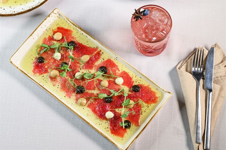 קרפציו עגל בלסמי מצומצם צנוניות איולי חרדל וסקרדוליה עם פטריות שימאגי (צילום: וואלה! מזל טוב)