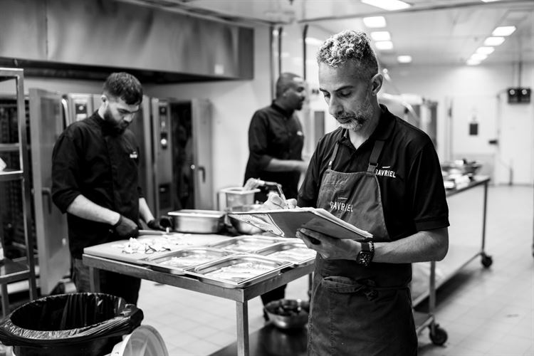 השף דודו אלמקייס מביא קולינריה חדשה למתחם גבריאל תרבות אירוח (צילום: גבריאל)