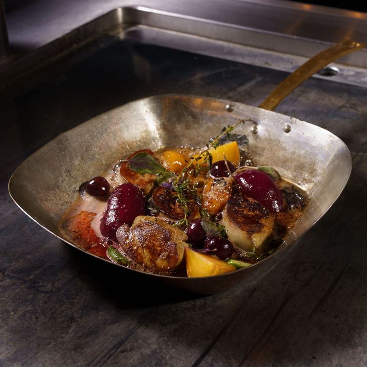 כבד אווז, אפרסקים בברנדי ותמר הינדי (צילום: גבריאל)