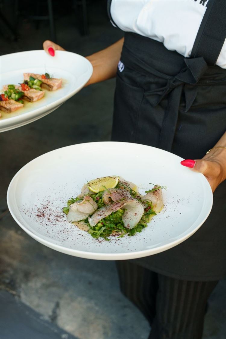 קרודו איניטיאס סומק טבולה ופלפל חריף (צילום: גבריאל)