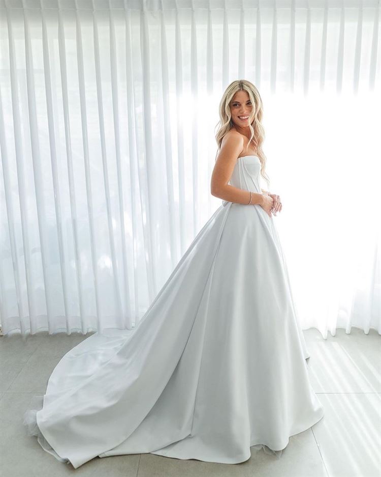 שמלה כלה מסטודיו עמנואל. מחווה לסבתא (צילום: פיפל פוטוגרפי)