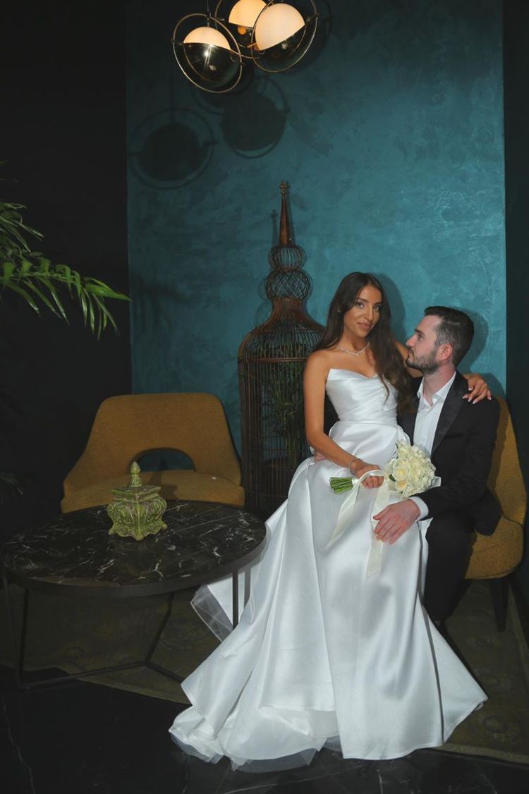 עדן בשמלת כלה של ענבל דרור. קלאסית (צילום: ברנז'ה Branja)