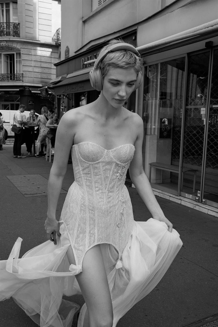 קולקציית 2023 של מעצבת שמלות הכלה ליז מרטינז (צילום: דודי חסון)