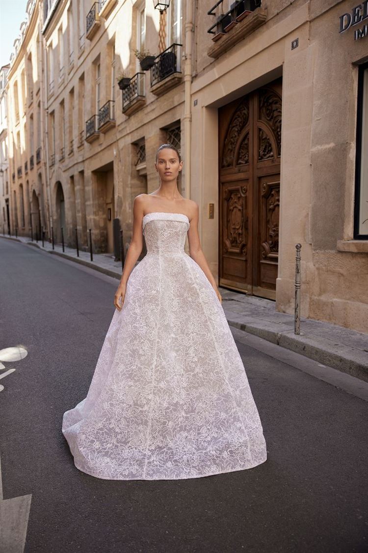 קולקציית 2023 של מעצבת שמלות הכלה ליז מרטינז (צילום: דודי חסון)