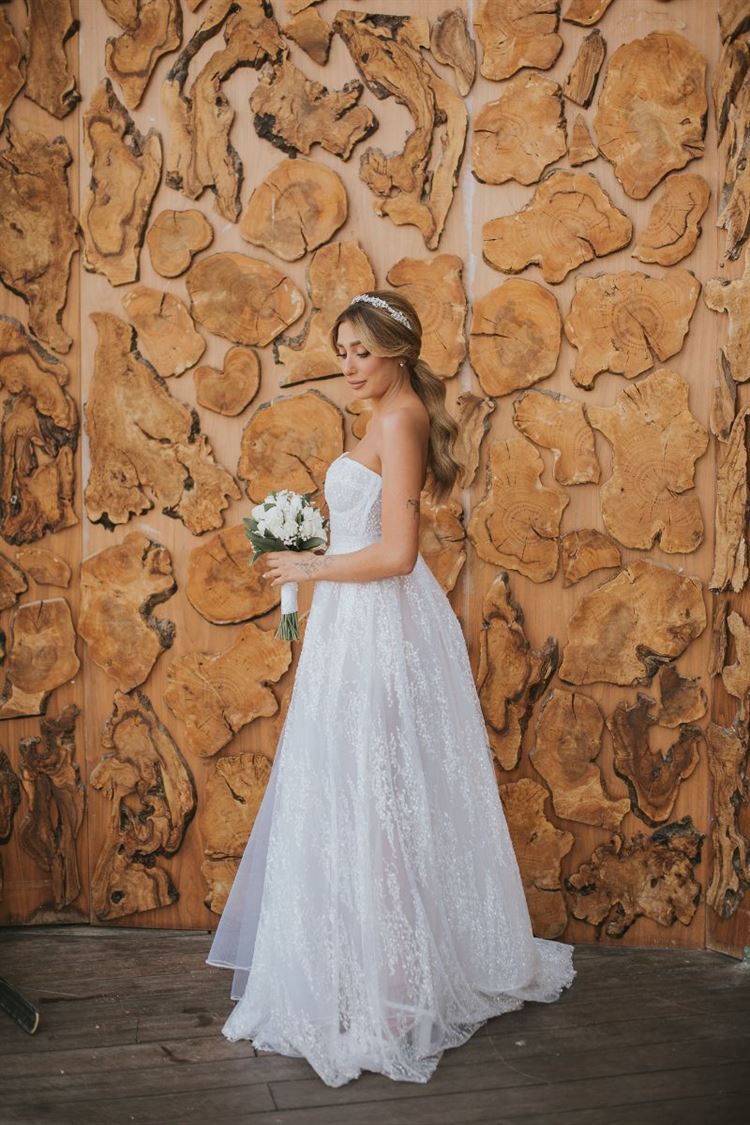 לי בשמלה של המעצבת דליה דימיטריוס (צילום: האפי דייז)