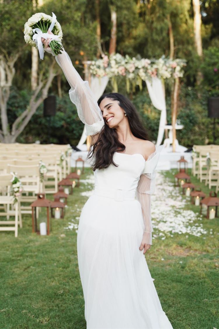 יעל בשמלת כלה מסטודיו ענבל דרור (צילום: רון קובי)