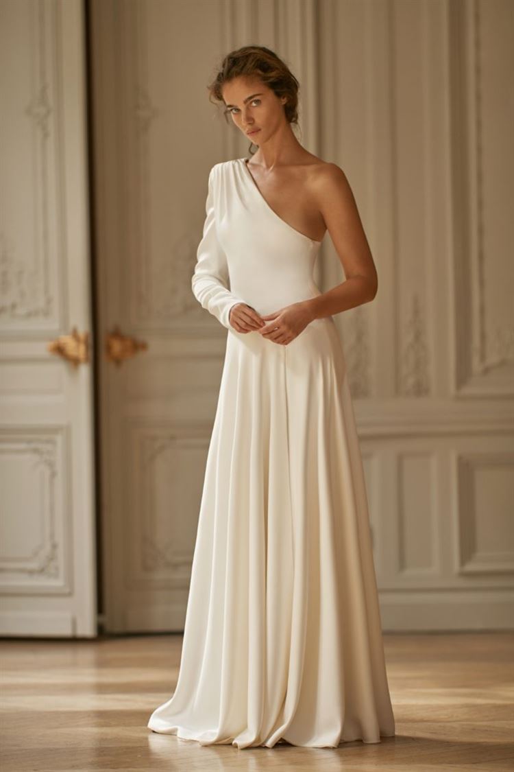 חנות הסאמפלטים של מעצבת שמלות הכלה ליז מרטינז (צילום: יחצ)