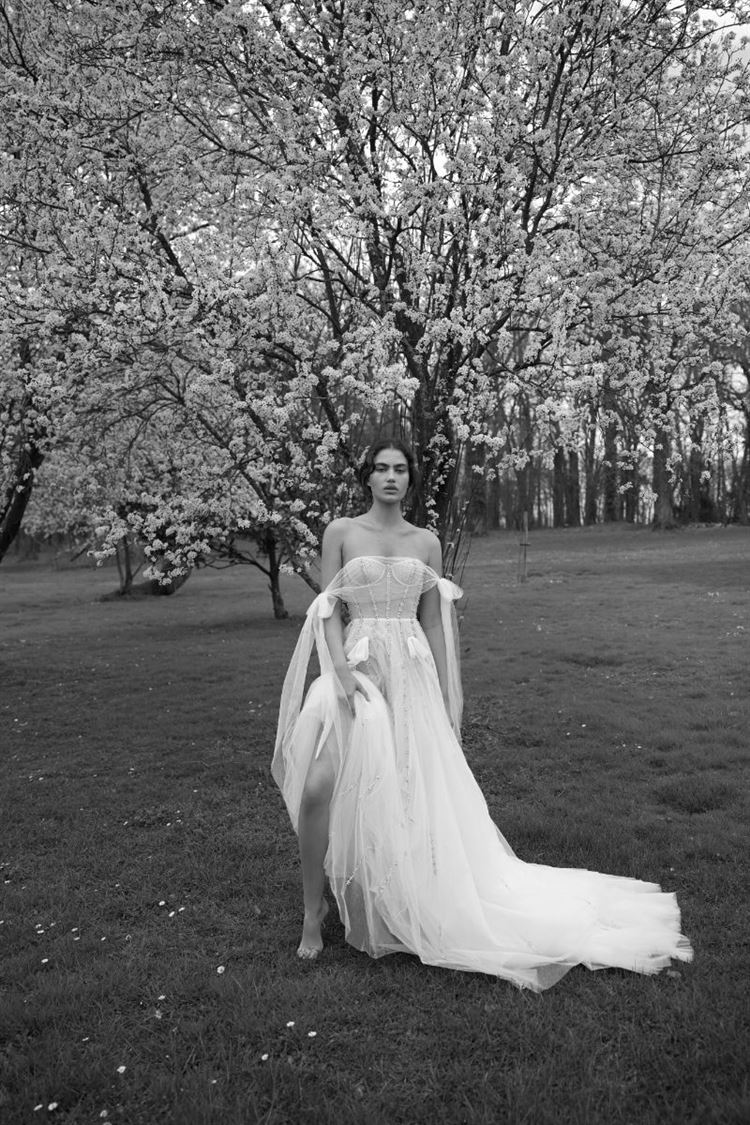 חנות הסאמפלטים של מעצבת שמלות הכלה ליז מרטינז (צילום: יחצ)