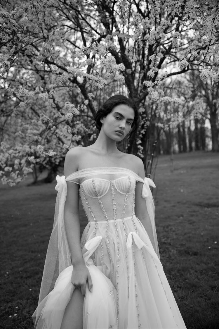 חנות הסאמפלטים של מעצבת שמלות הכלה ליז מרטינז (צילום: יחצ)