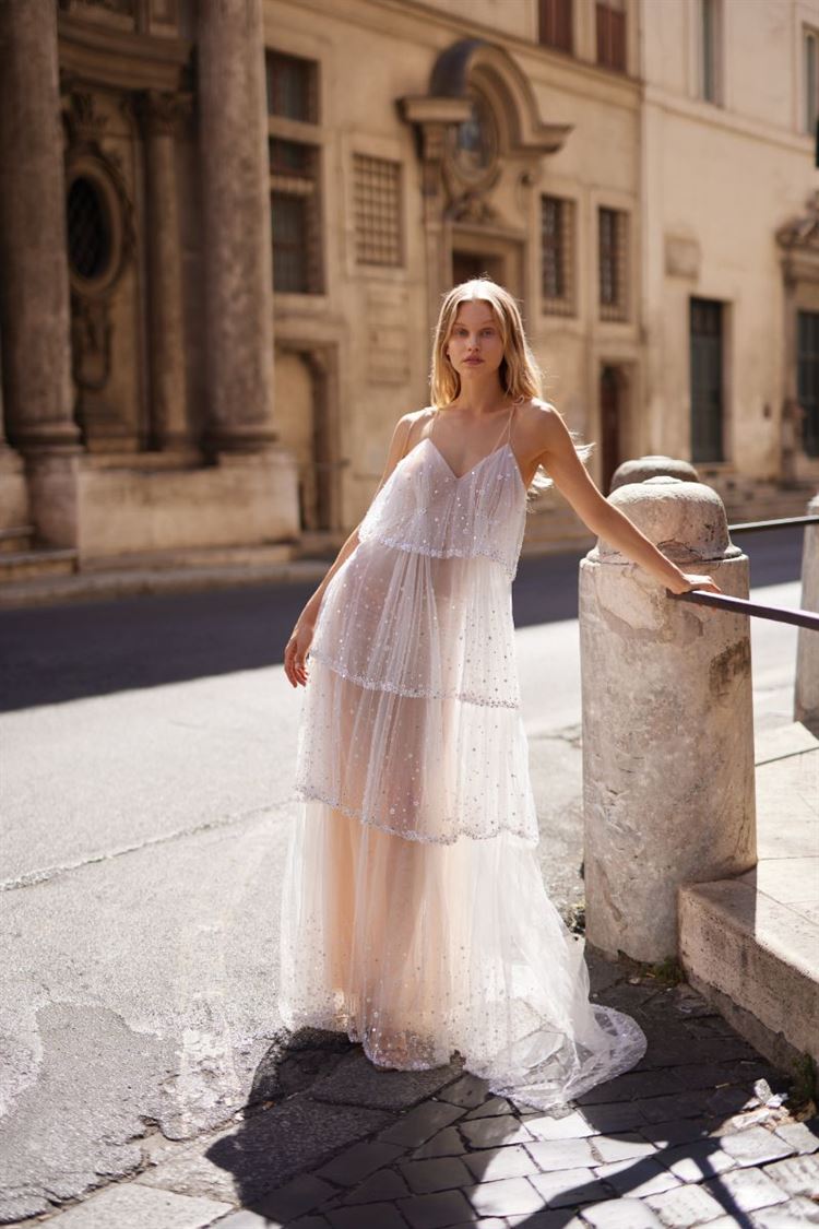 חנות הסאמפלטים של מעצבת שמלות הכלה ליז מרטינז (צילום: יחצ)