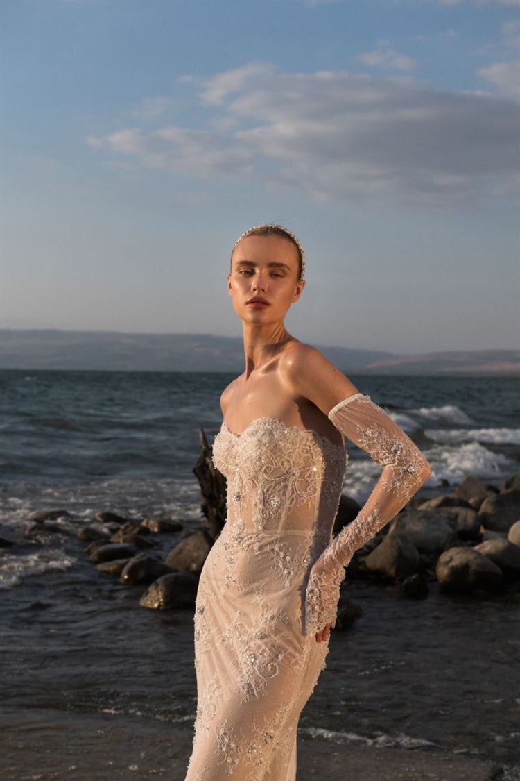 קולקציית הביכורים של המעצבת דניאל אברהם (צילום: לי אגמון)