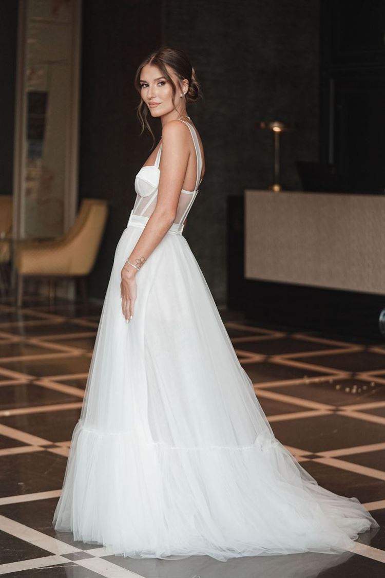 סמנתה בשמלת כלה של ענבל דרור (צילום: מיקי סויסה)