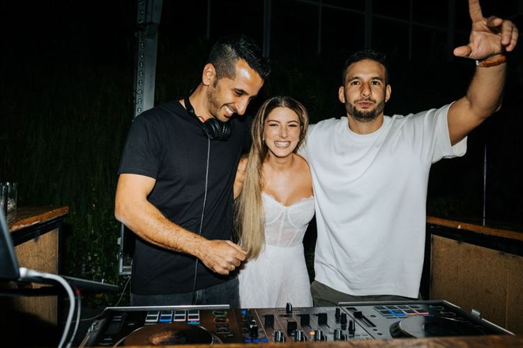 עם הדיג'יי יפתח ברד. החתונה של ספיר ואסף נחמיאס (צילום: איתמר דובק)