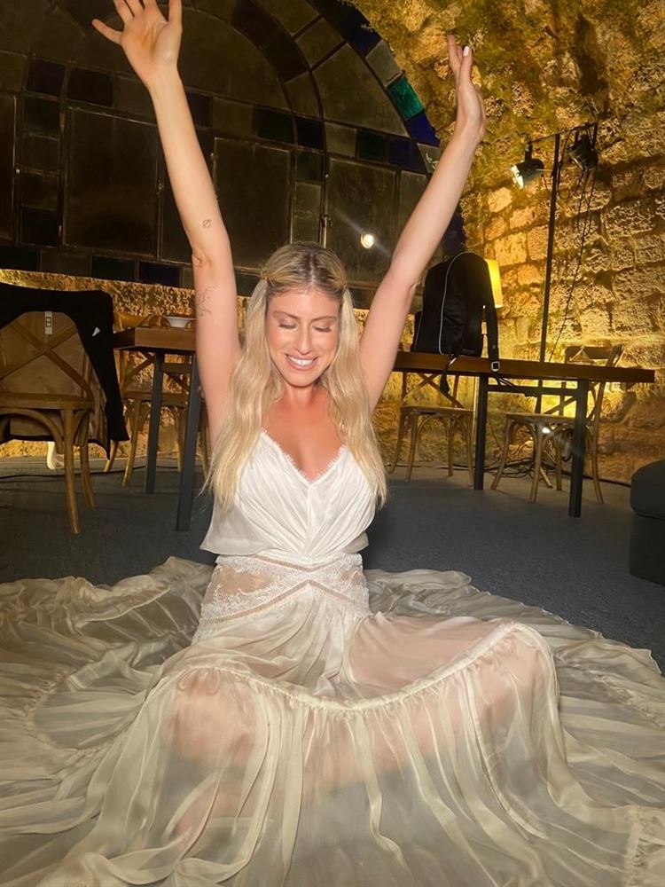 שלי בשמלת כלה של ענבל דרור (צילום: עידו רפאל)