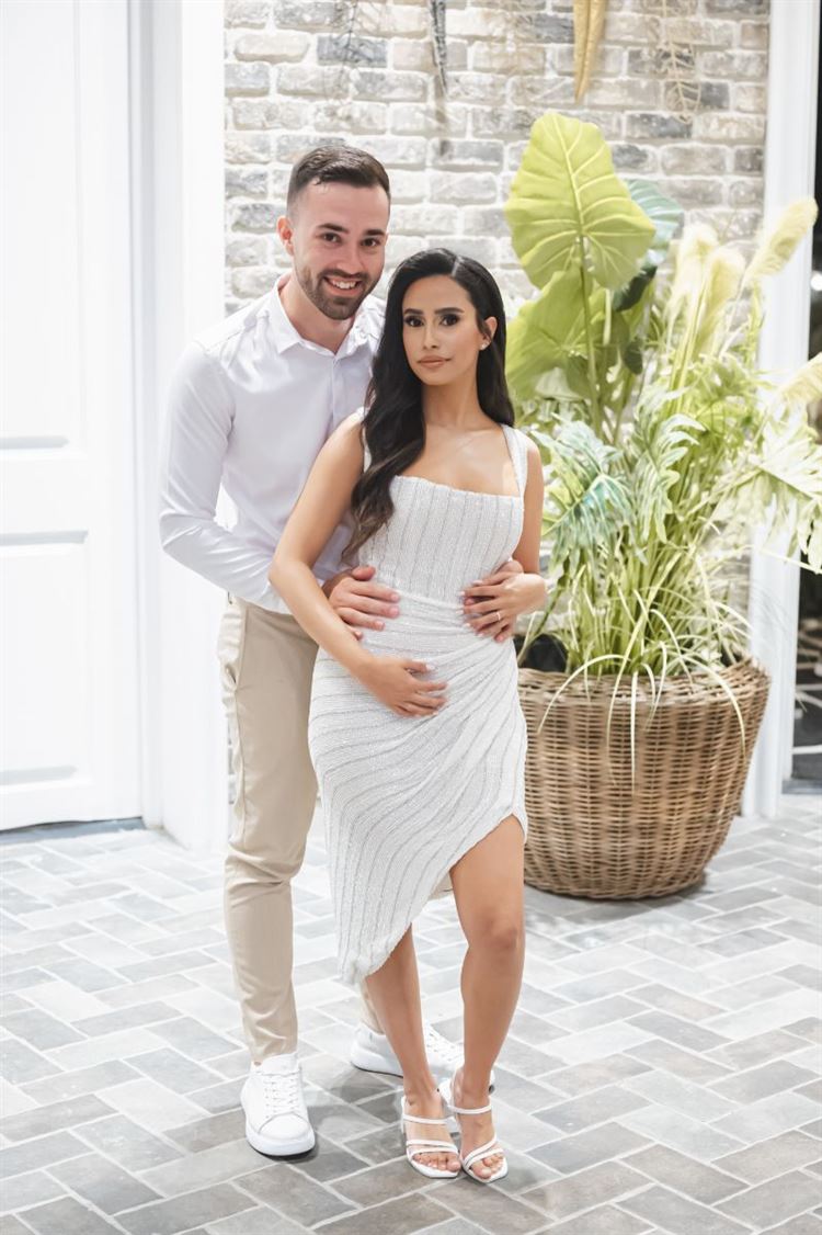 רון בשמלת כלה שנייה של שלומית אזרד (צילום: רועי חרזי)