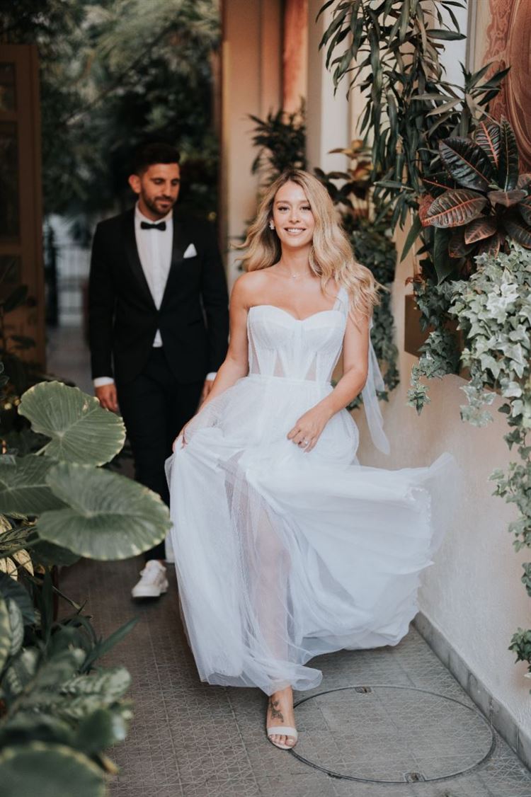 קים בשמלת כלה בסטודיו עמנואל (צילום: שי בוזגלו | YOUR STORY)