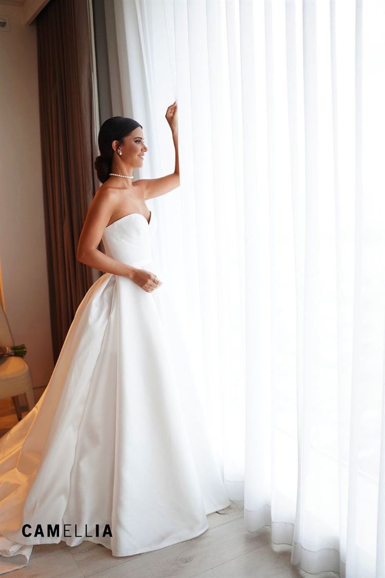 דניאל בשמלת כלה של ענבל דרור (צילום: camellia)