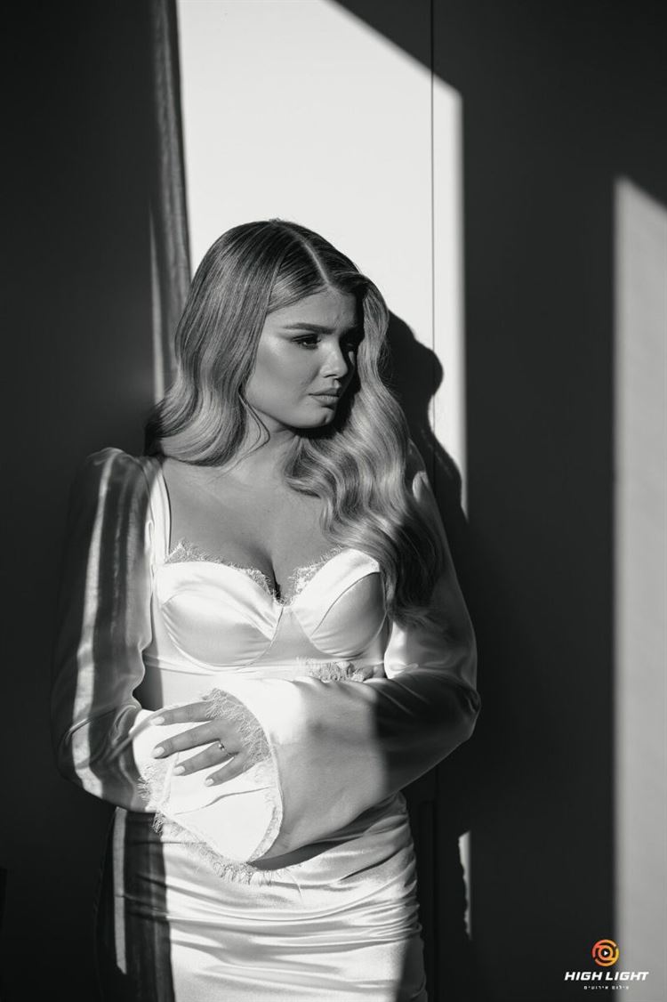 לינור בשמלת כלה של המעצבת אוריה עזרן (צילום: Tomer High Light)