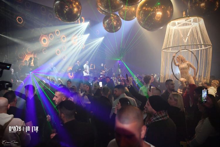 מסיבת ההפתעה של איתי לוי (צילום: ארן חן)
