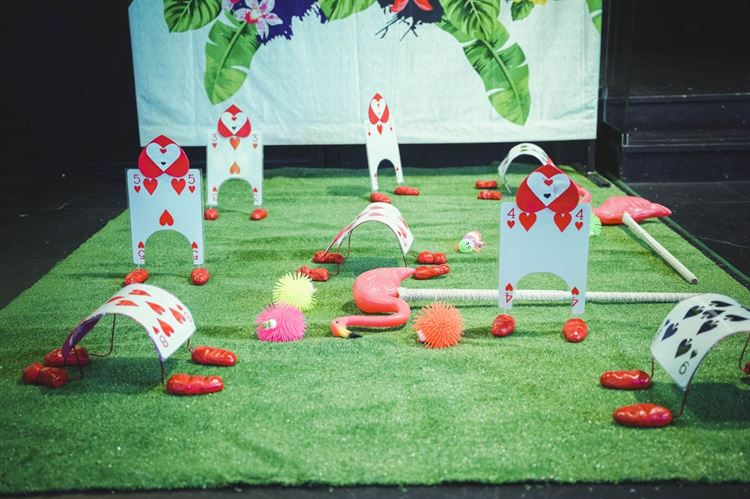 חתונה בקונספט אליס בארץ הפלאות (צילום: אוהד בן יהודה)