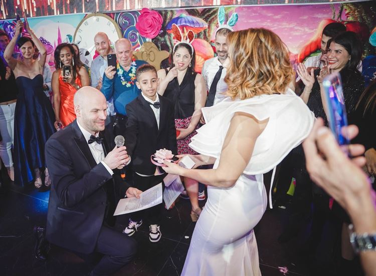 חתונה בקונספט אליס בארץ הפלאות (צילום: אוהד בן יהודה)