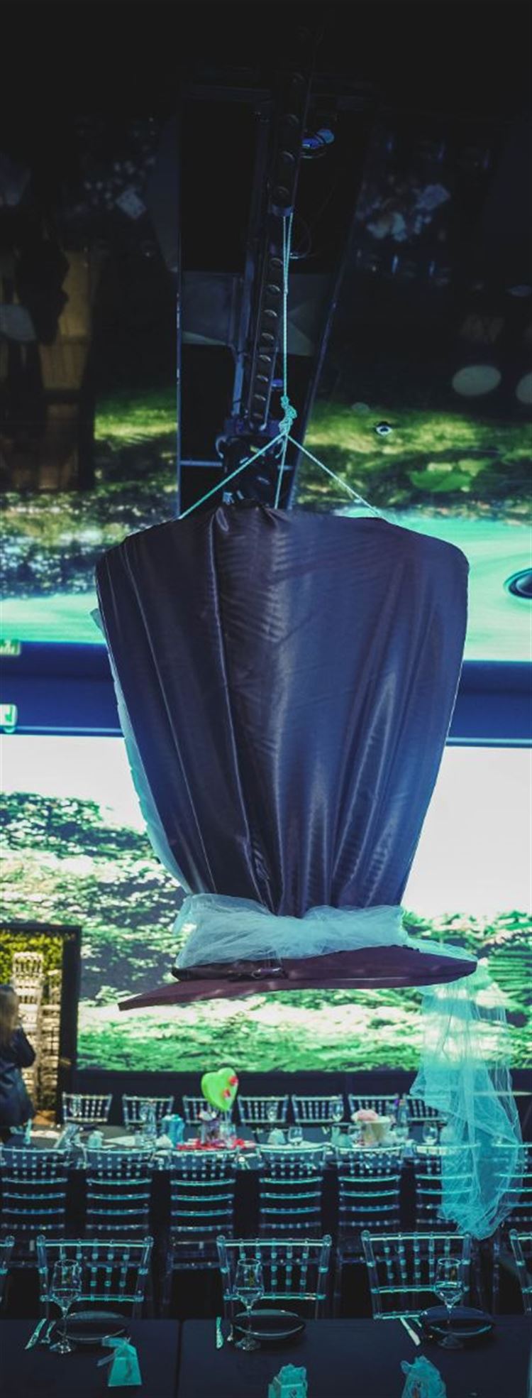 חתונה בקונספט אליס בארץ הפלאות (צילום: אוהד בן יהודה)