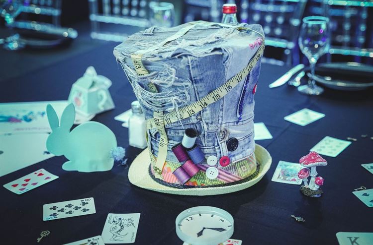 חתונה בקונספט אליס בארץ הפלאות (צילום: אוהד בן יהודה)