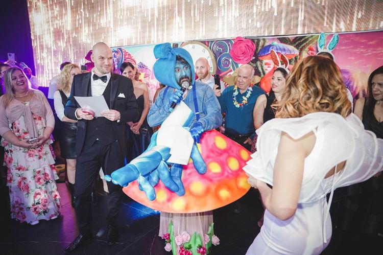 חתונה בקונספט אליס בארץ הפלאות (צילום: אוהד בן יהודה)