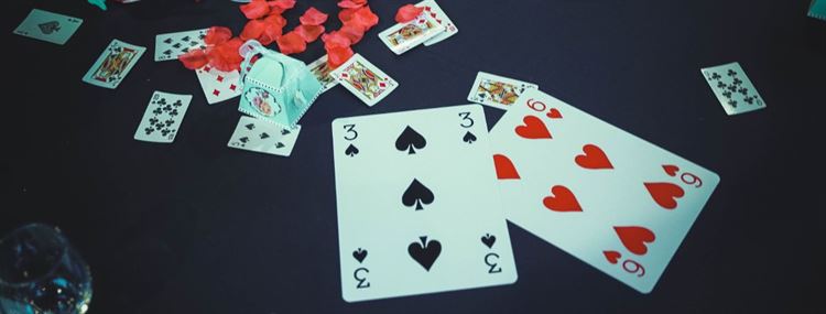 חתונה בקונספט אליס בארץ הפלאות (צילום: אוהד בן יהודה)