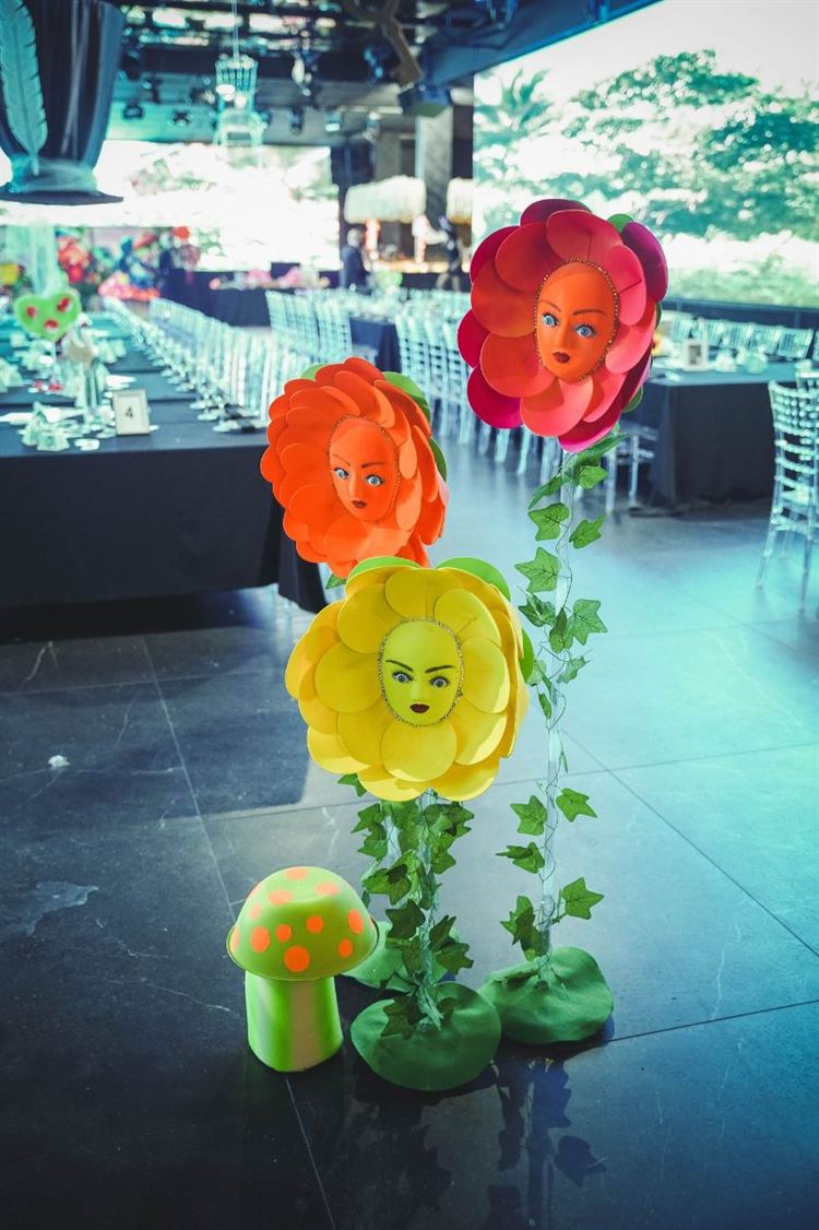 חתונה בקונספט אליס בארץ הפלאות (צילום: אוהד בן יהודה)