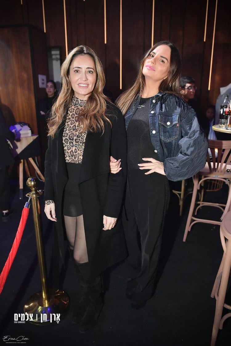 הולכות לחגוג יחד. אופירה ופולה (צילום: ארן חן צלמים)