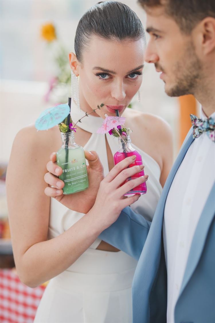 המלצה שלנו? הכינו קוקטיילים ביחד (צילום: וואלה! מזל טוב)