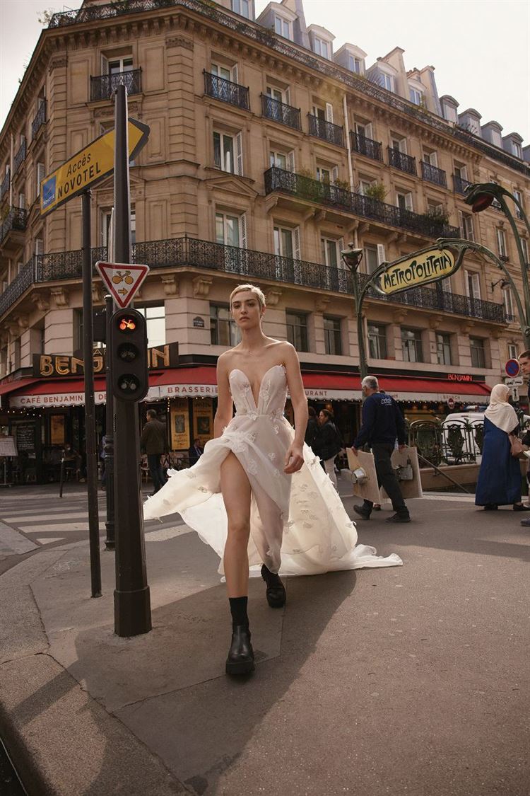 קולקציית 2023 של מעצבת שמלות הכלה ליז מרטינז (צילום: דודי חסון)