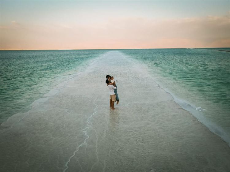 ההצעה של מאי אלחסיד ודין ססי (צילום: אלבום אישי)