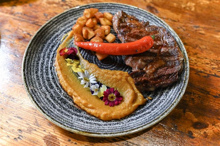 אנטריקוט שהתיישן על גריל פחמים (צילום: וואלה! מזל טוב)