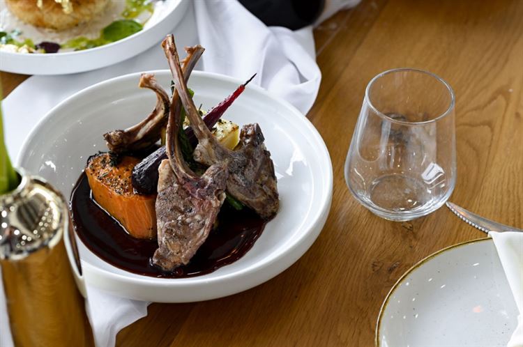 התפריט החדש של מתחם האירועים 'סקיי גארדן' (צילום: וואלה מזל טוב)