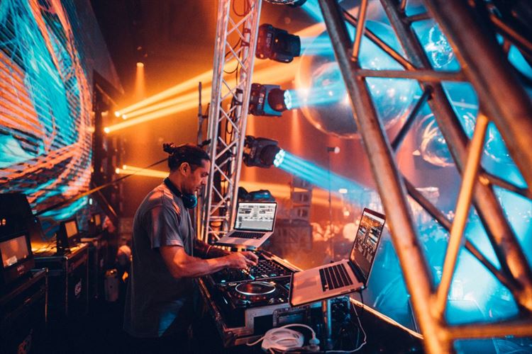 החתונה של דניאלה ברדה ושגיא אלמקיאס (צילום: דניאל דיין)