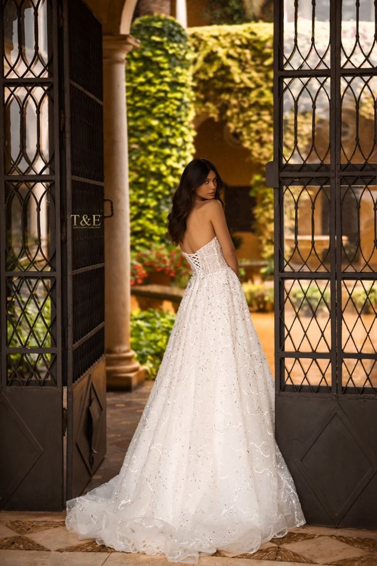 גן עדן של שמלות: הכירו את T&E FASHION 3