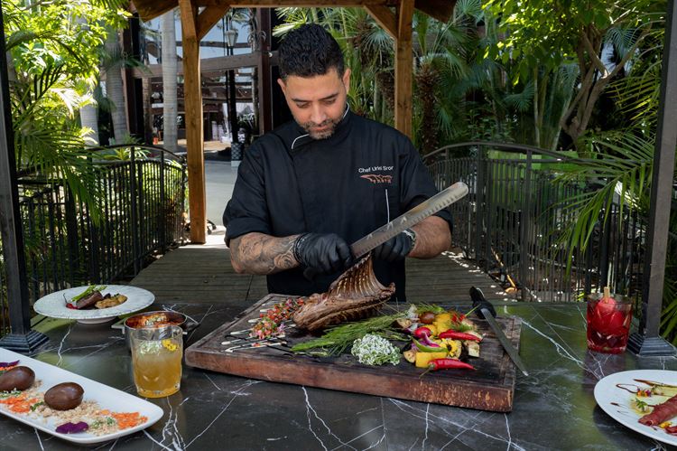 דואגים למנות מרעננות וטרנדיות, השף אוריאל סרור (צילום! וואלה! מזל טוב)