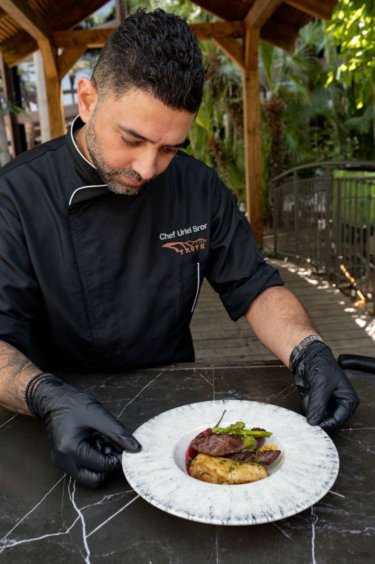 השף אוריאל סרור (צילום: וואלה! מזל טוב)