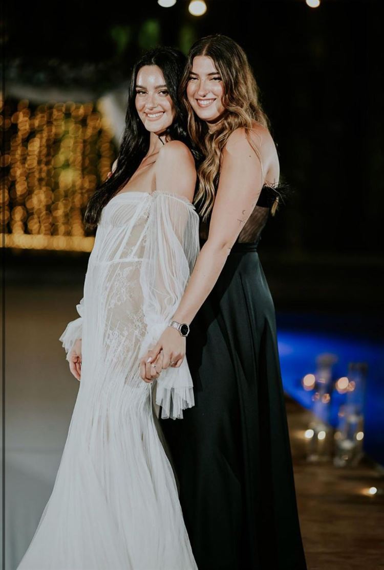 עם חברתה הטובה מאיה ביטון ז