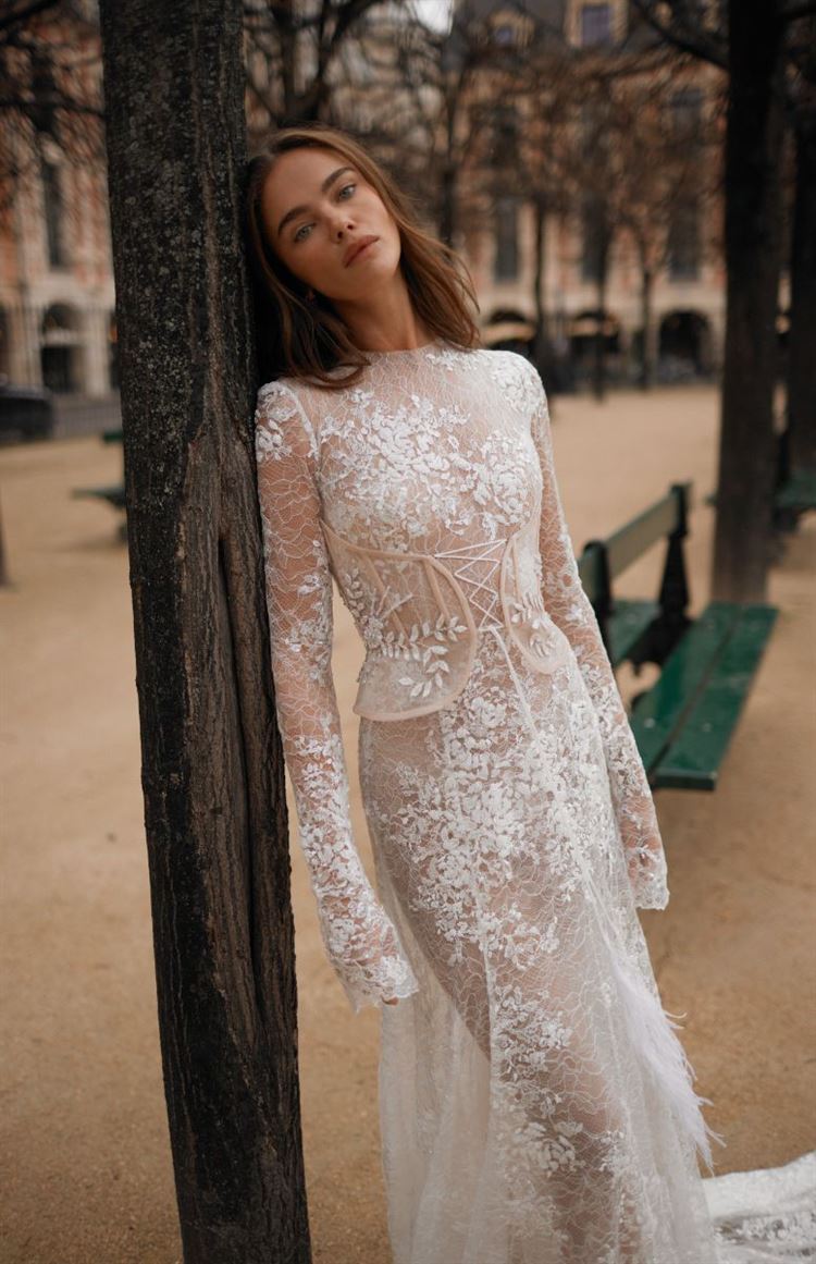 רומנטיקה במיטבה: קולקציית שמלות הכלה של ליז מרטינז לשנת 2025 4