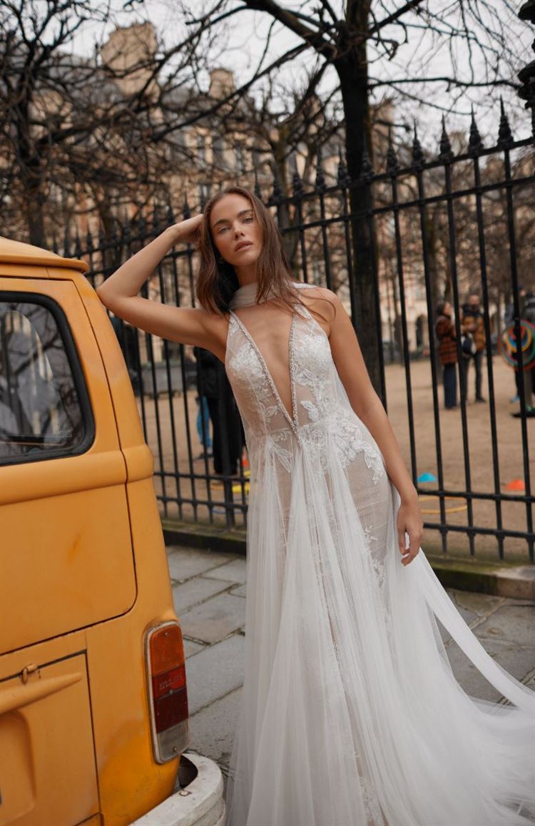 רומנטיקה במיטבה: קולקציית שמלות הכלה של ליז מרטינז לשנת 2025 6