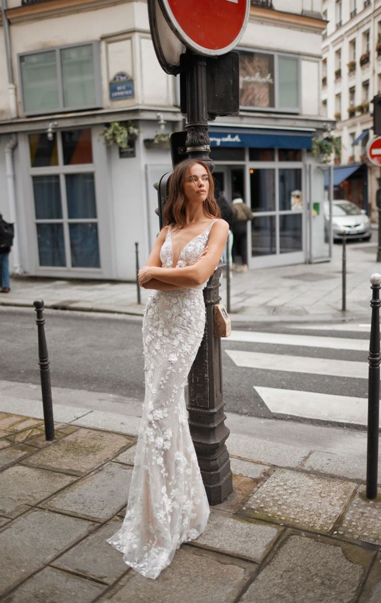 רומנטיקה במיטבה: קולקציית שמלות הכלה של ליז מרטינז לשנת 2025 7