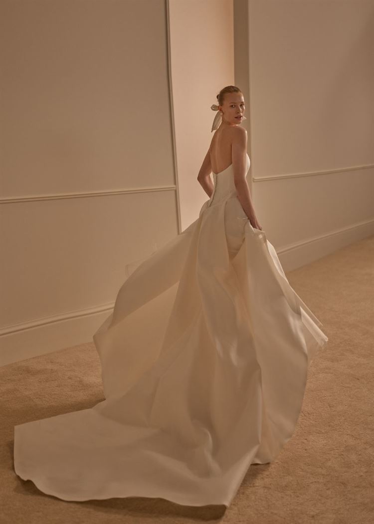 זוהרת בלבן: קולקציית הכלות של ליהי הוד 2025 7